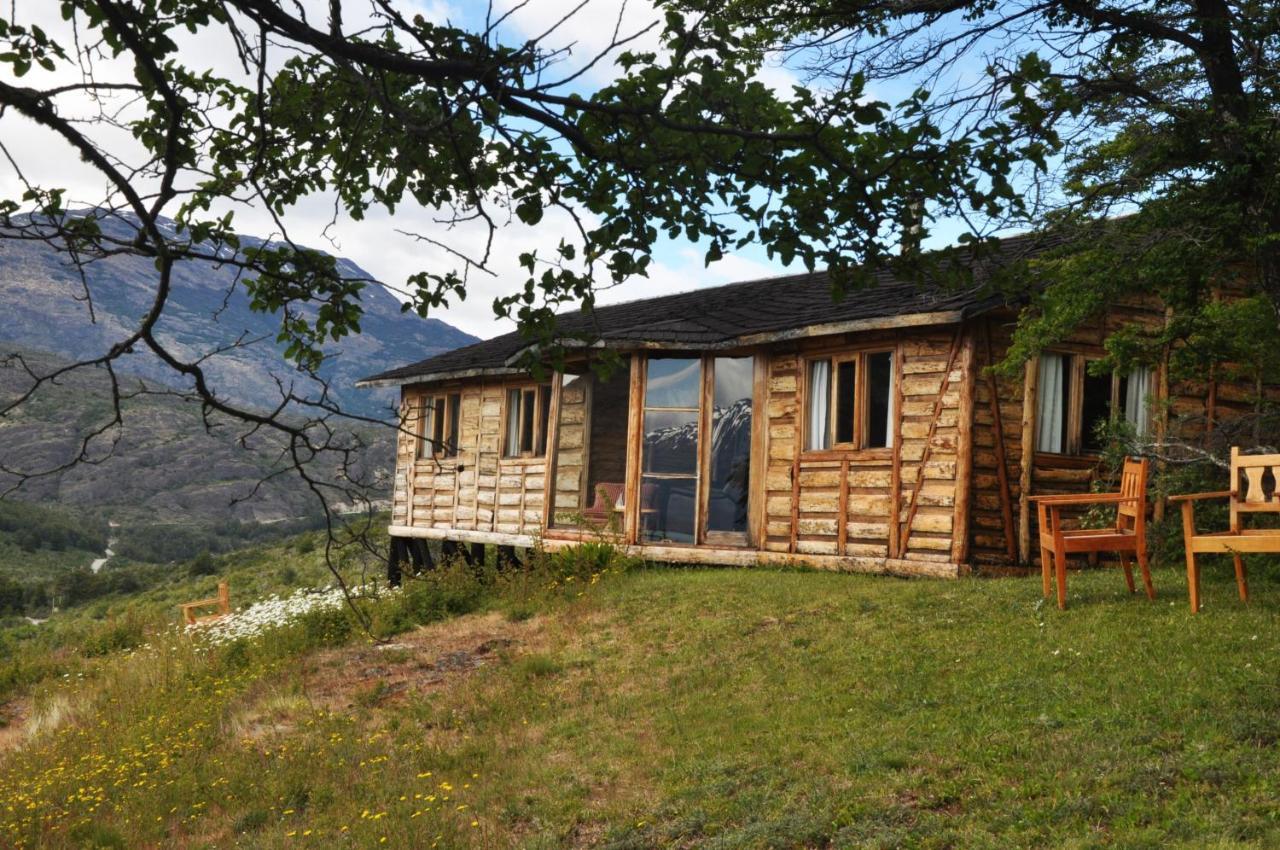 Mallin Colorado Ecolodge Aldana ภายนอก รูปภาพ